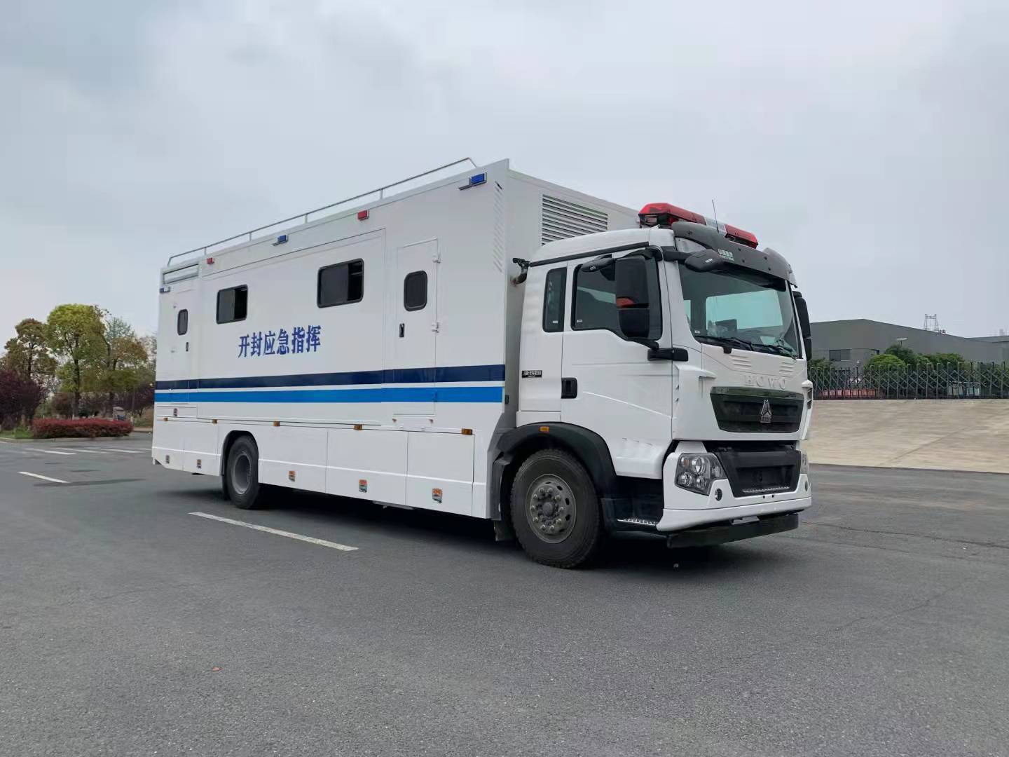 重汽豪沃应急指挥车 双侧扩展，高效保障应急行动